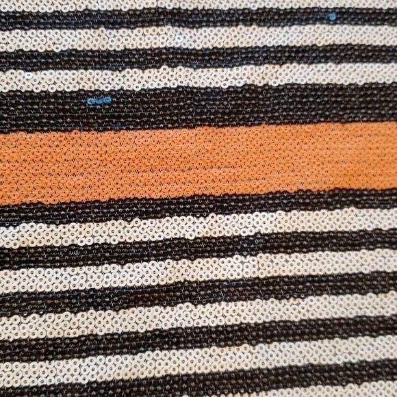 HALOGEN (NORDSTROM) SEQUIN STRIPE TOP ORANGE WHITE BLACK SCOOP NECK SIZE SMALL - Picture 2 of 7